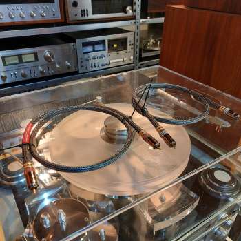 Goldkabel executive Series mit Goldkabel-Cinch Stecker Stereo in silber Metallgeflecht